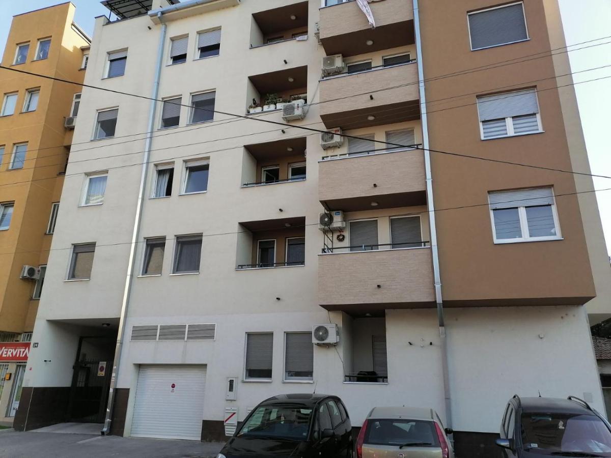 Carmen Deluxe Apartment Novi Sad Exterior foto